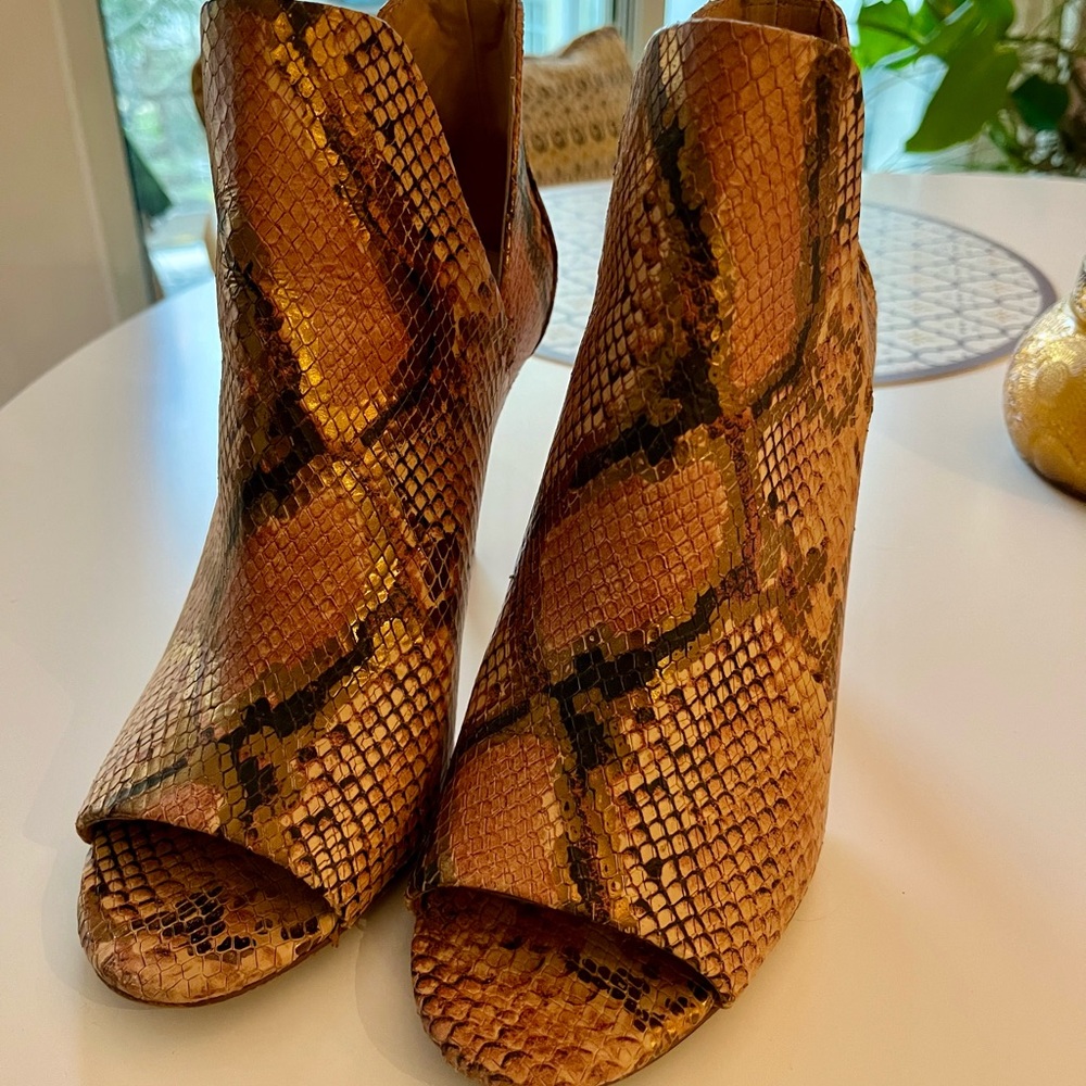 Vince Camuto Snake Skin Animal Print
Boot Open-Toe Heels — Size 7.5